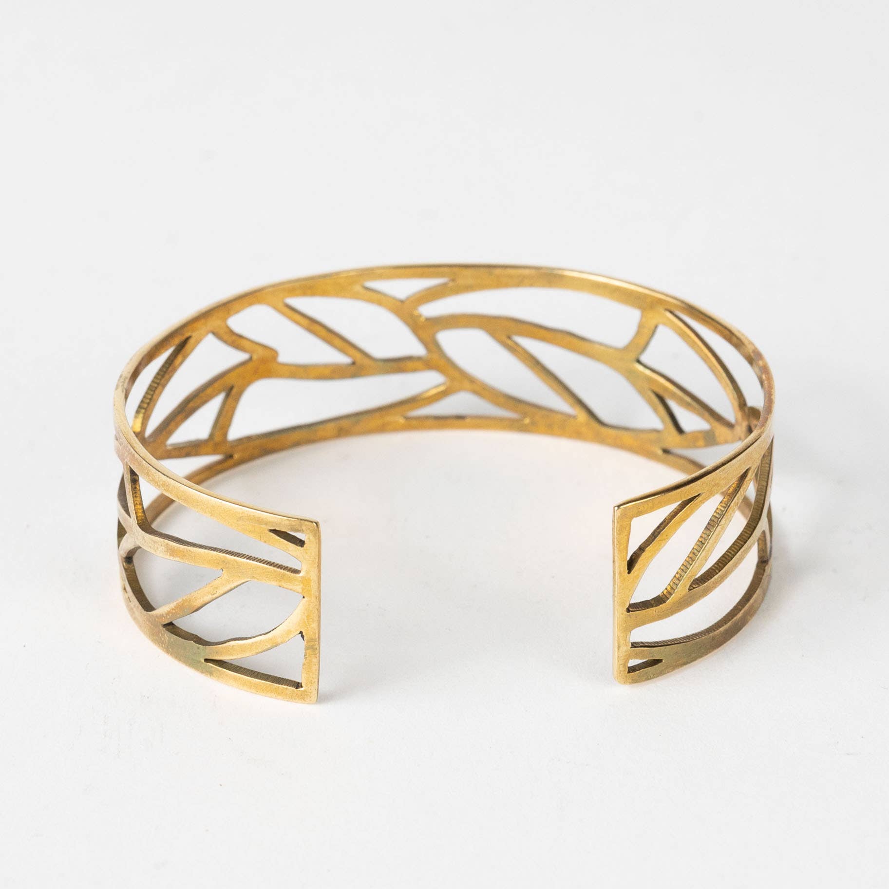 Cut Leaves Brass Bangle - Recetas Fair Trade