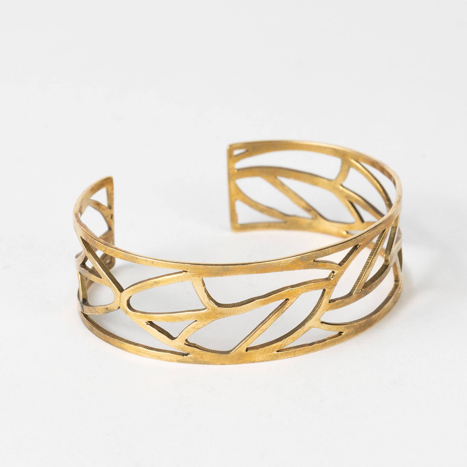 Cut Leaves Brass Bangle - Recetas Fair Trade