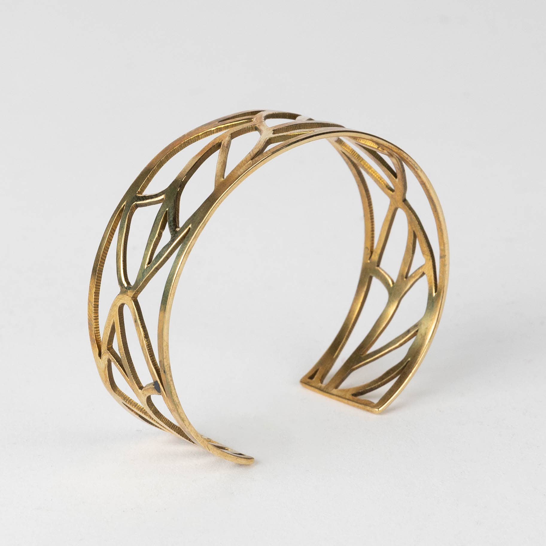 Cut Leaves Brass Bangle - Recetas Fair Trade