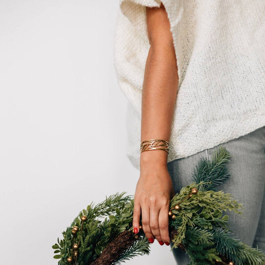 Cut Leaves Brass Bangle - Recetas Fair Trade