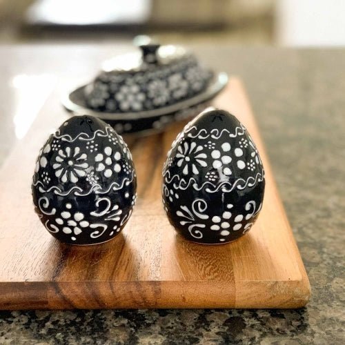 Encantada Handmade Pottery Spice Shakers, Ink - Recetas Fair Trade