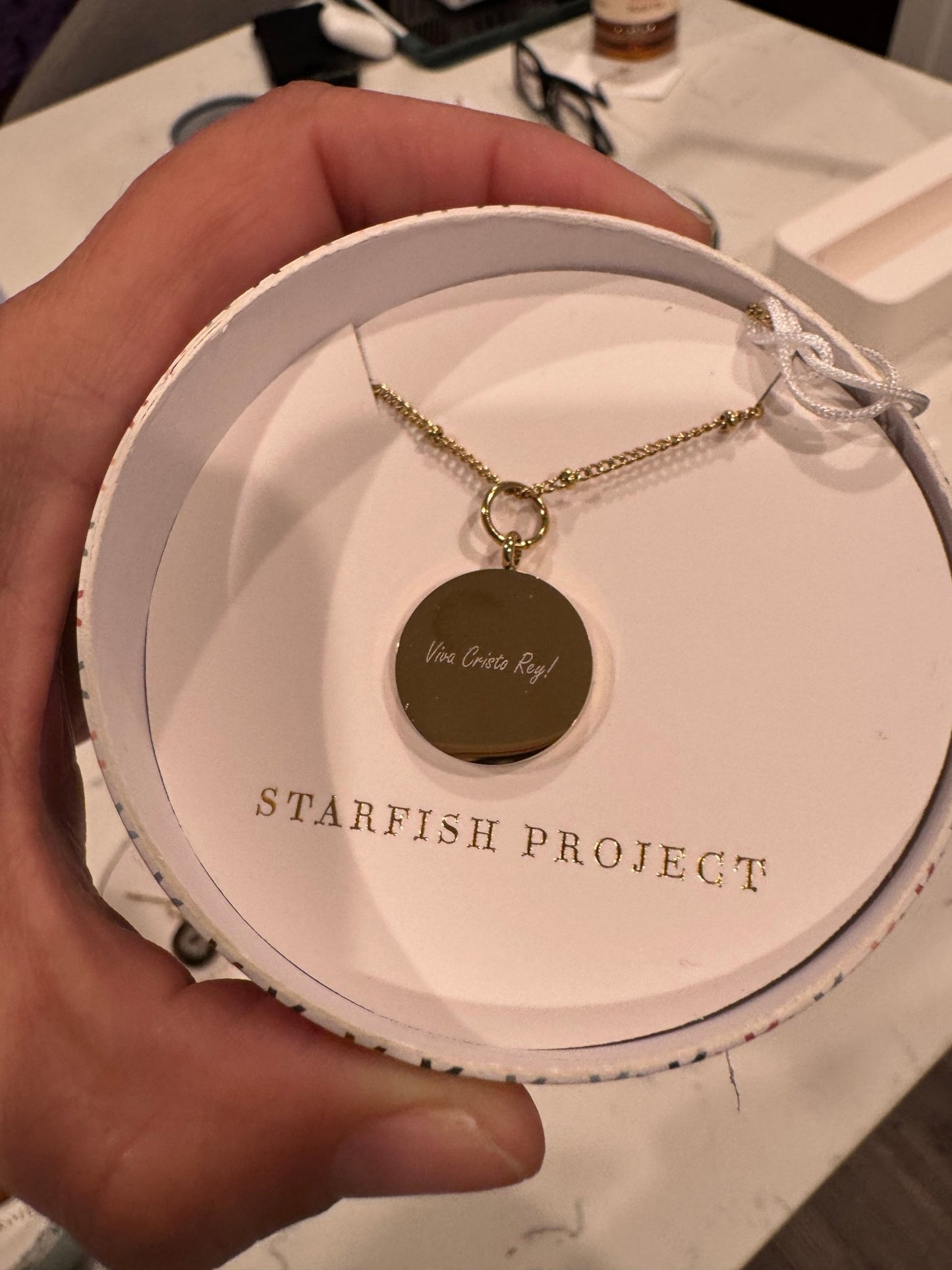 Engraved Round Pendant Gold Necklace - Recetas Fair Trade