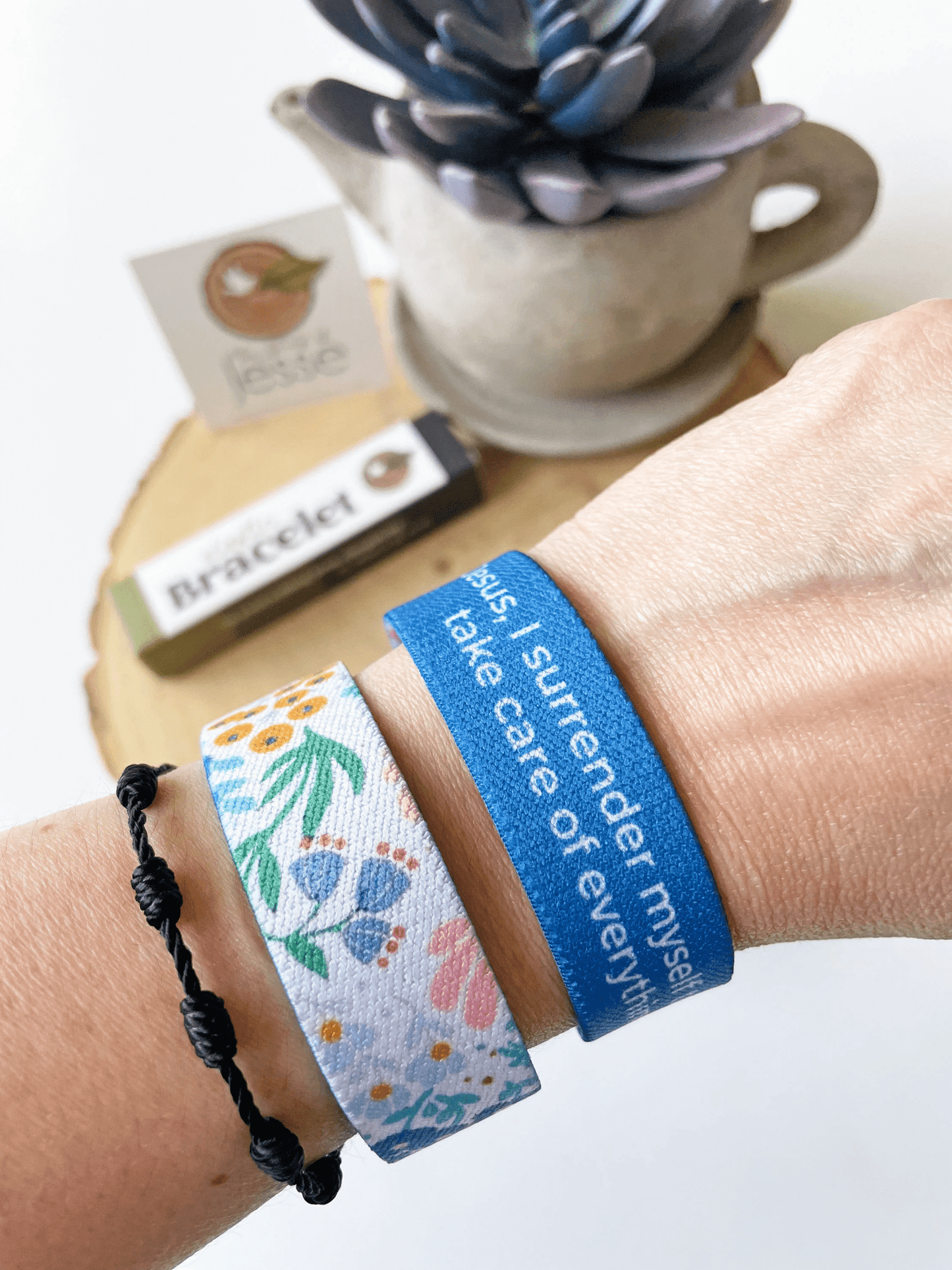 Jesus, I Surrender Myself to You Reversible Bracelet - Recetas Fair Trade