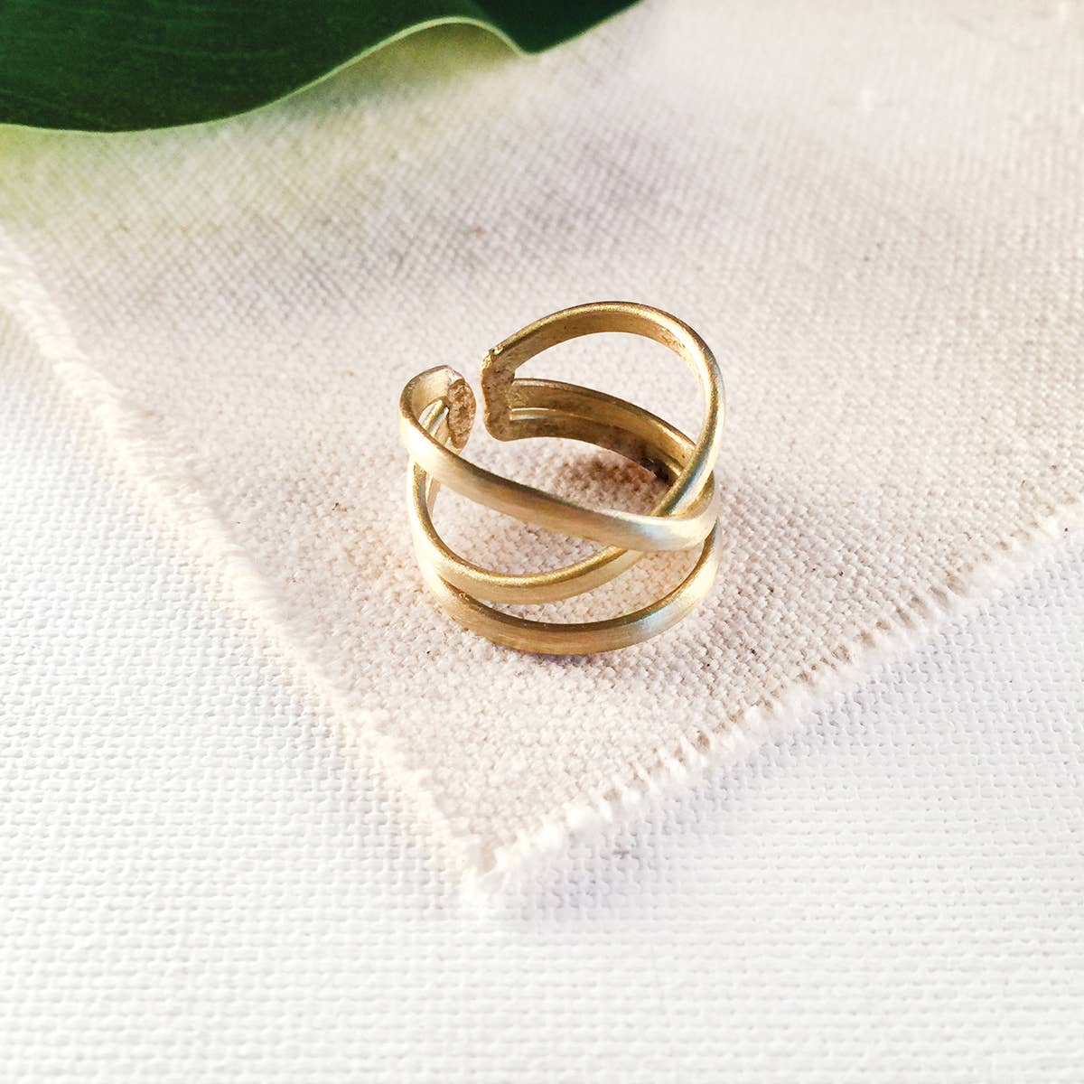 Linear X Ring - Gold - Recetas Fair Trade