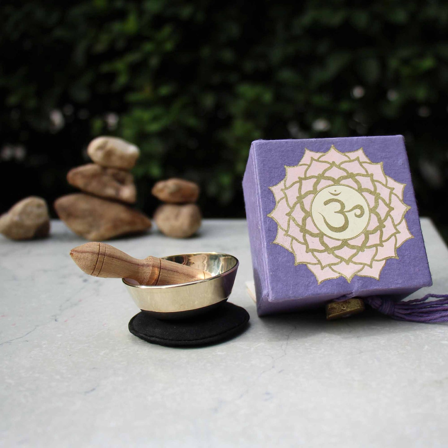 Mini Meditation Bowl Box: 2" Crown Chakra - DZI (Meditation) - Recetas Fair Trade