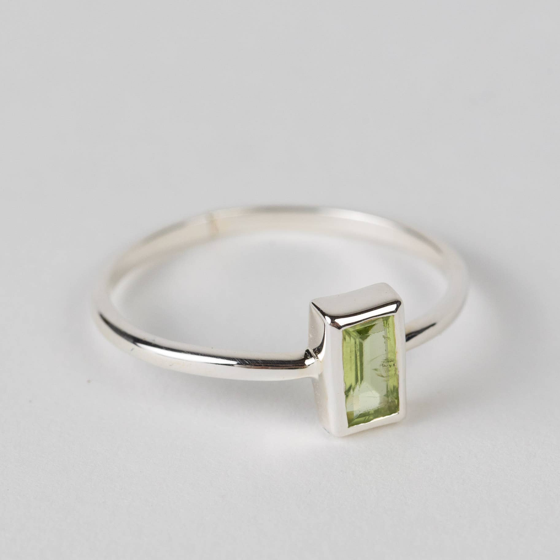 Peridot Silver Ring - Recetas Fair Trade