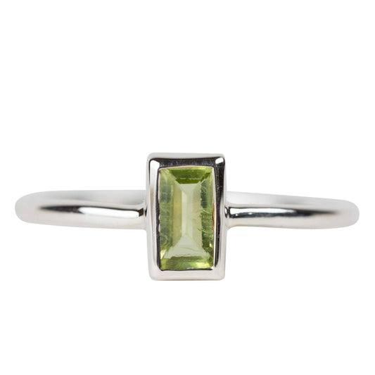 Peridot Silver Ring - Recetas Fair Trade