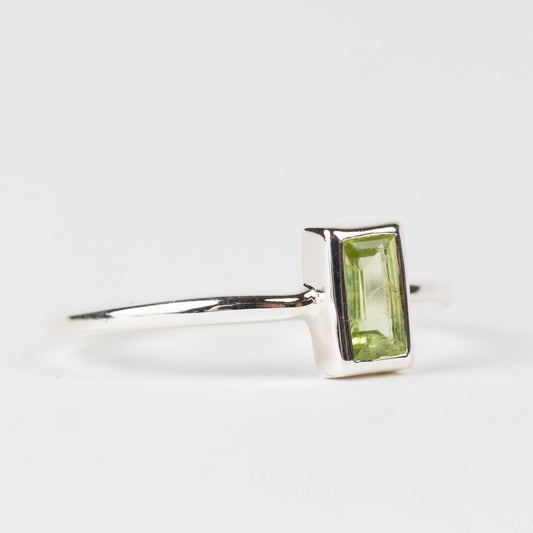 Peridot Silver Ring - Recetas Fair Trade