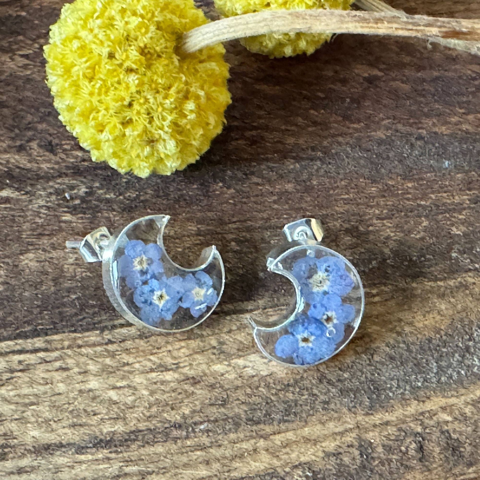 Pressed Flower Crescent Stud Earrings - Recetas Fair Trade