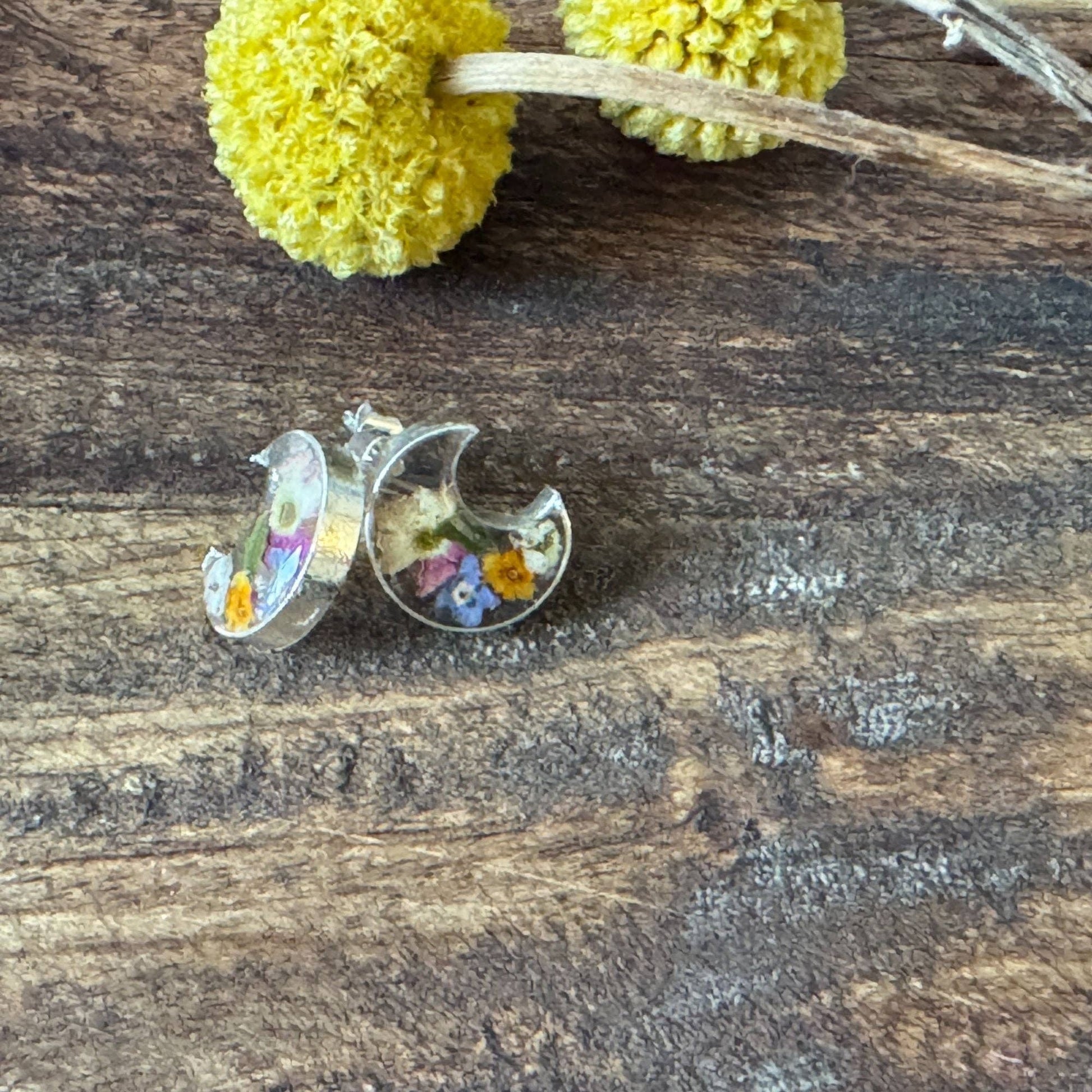 Pressed Flower Crescent Stud Earrings - Recetas Fair Trade