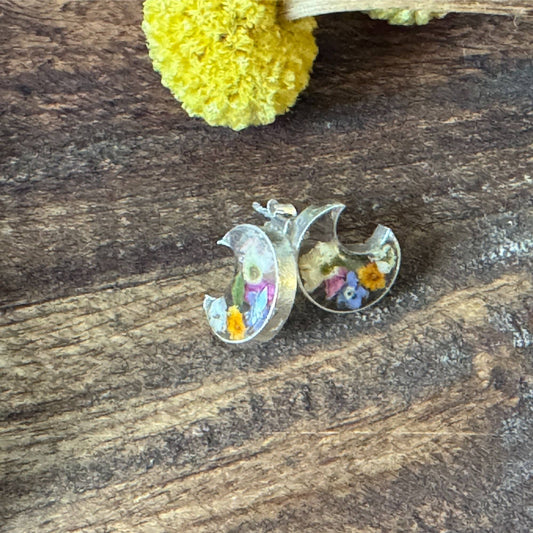 Pressed Flower Crescent Stud Earrings - Recetas Fair Trade