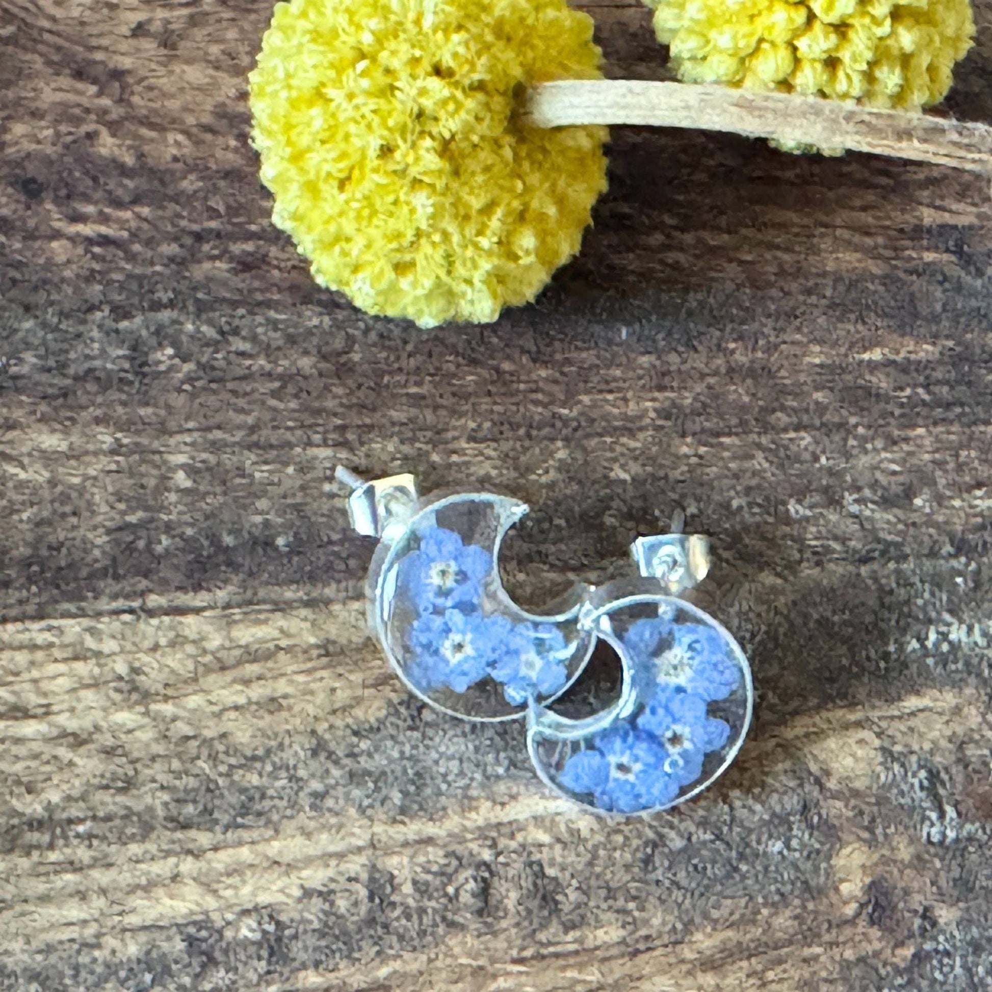 Pressed Flower Crescent Stud Earrings - Recetas Fair Trade