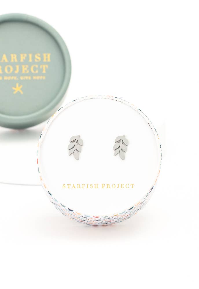 Rowen Leaf Stud Earrings - Recetas Fair Trade