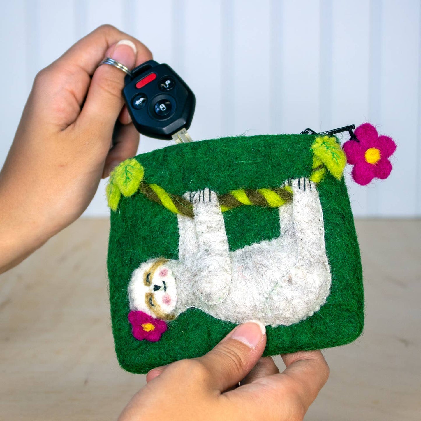 Swingin’ Sloth Coinpurse - Recetas Fair Trade