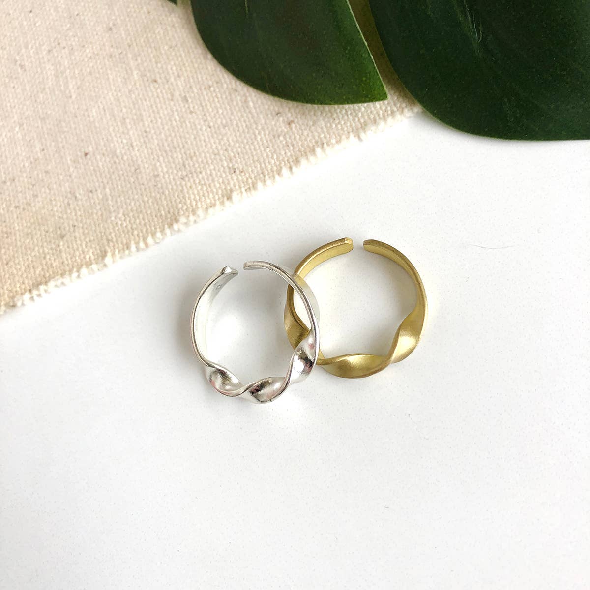 Triple Twist Ring - Gold - Recetas Fair Trade