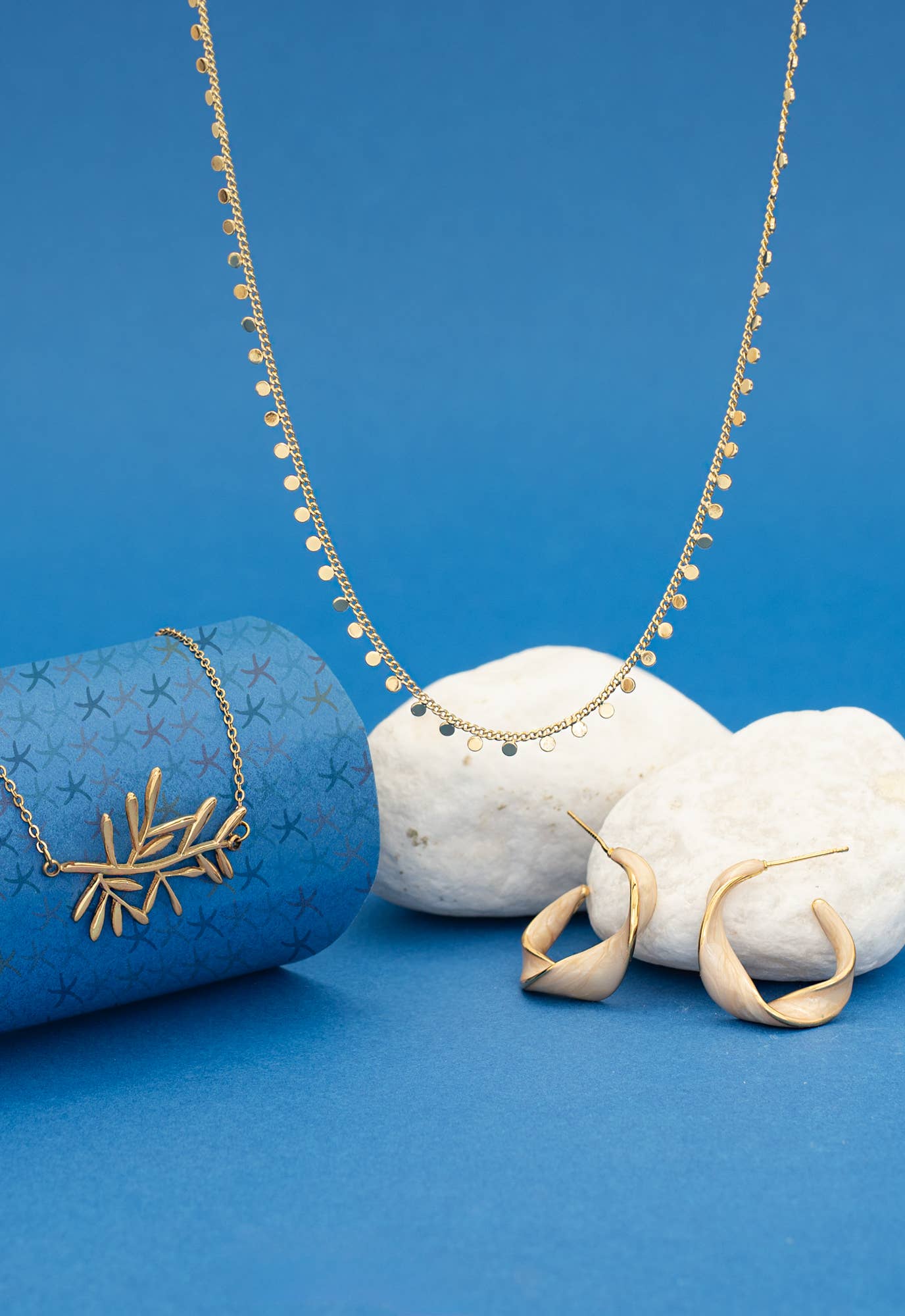 With a Twist Hoops in Soft Coral - Recetas Fair Trade