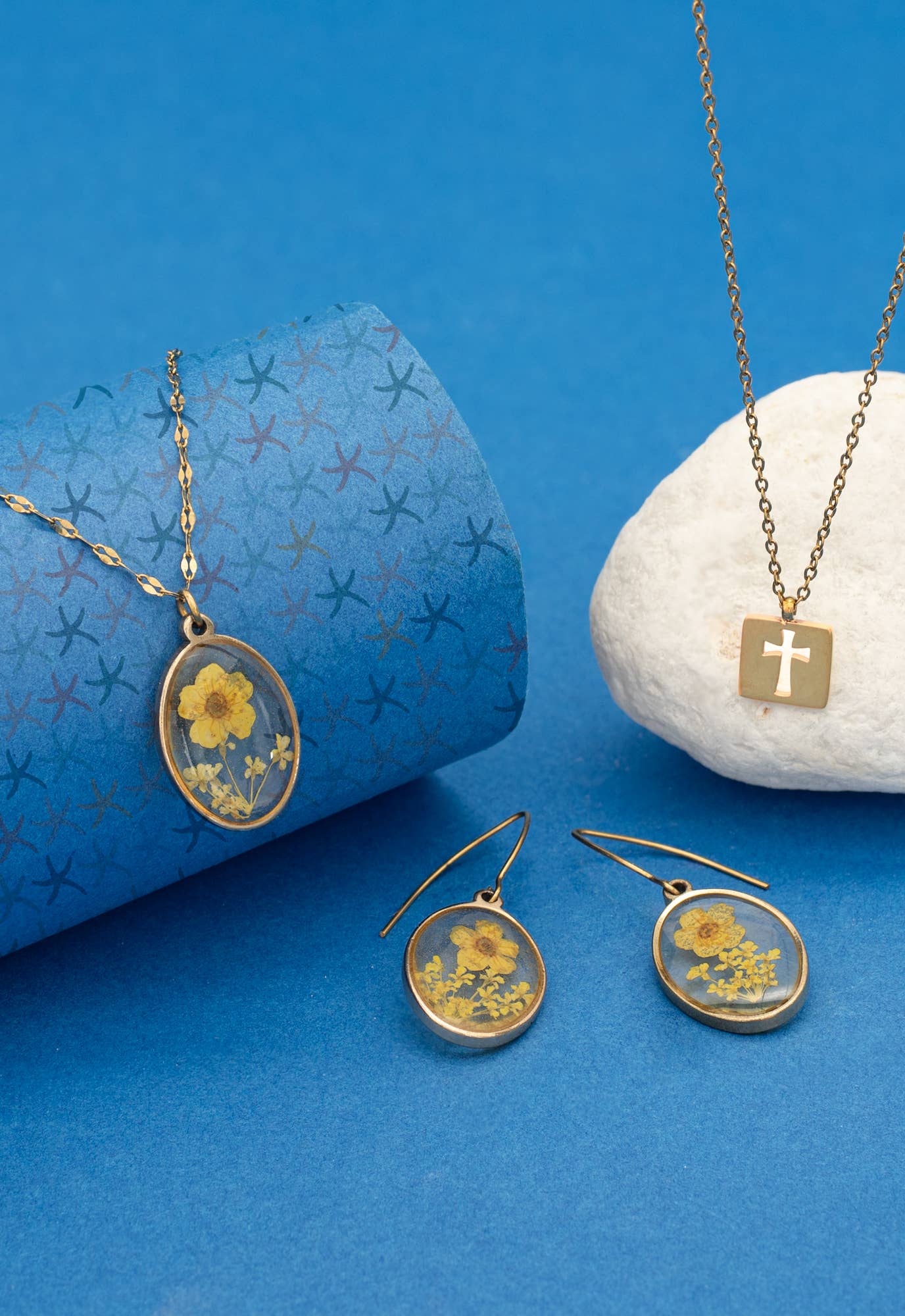 Axis Gold Cross Necklace - Recetas Fair Trade