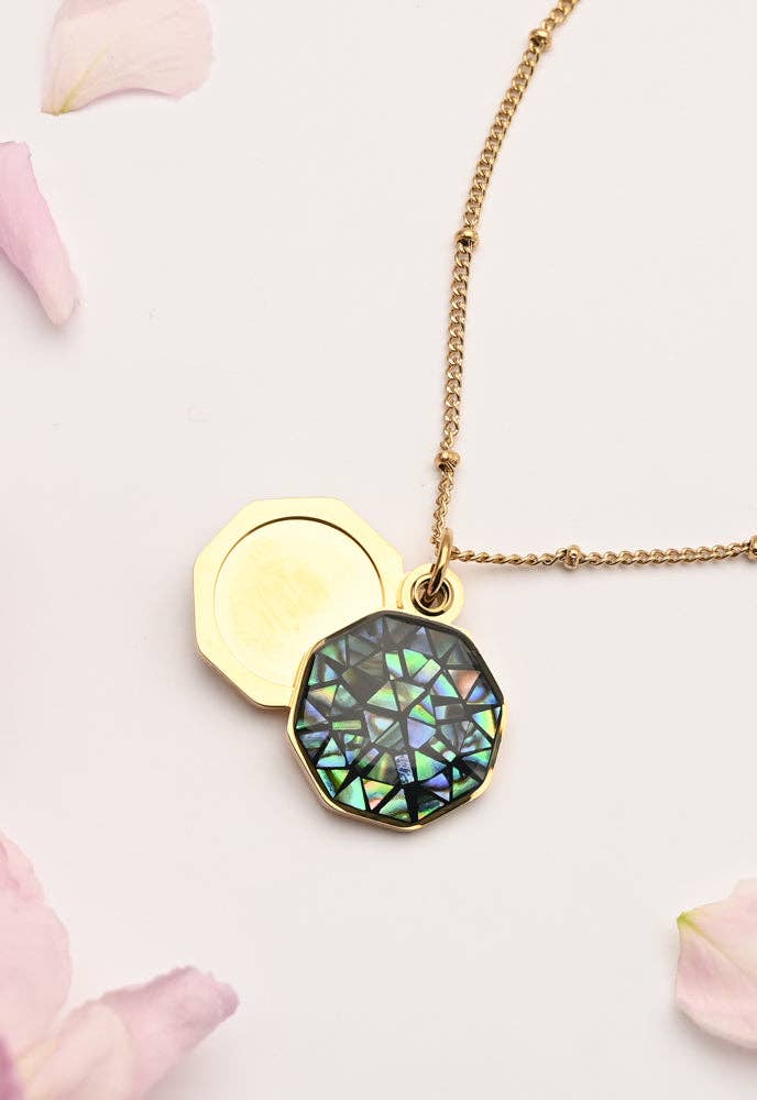 Cherished Reflections Locket - Recetas Fair Trade