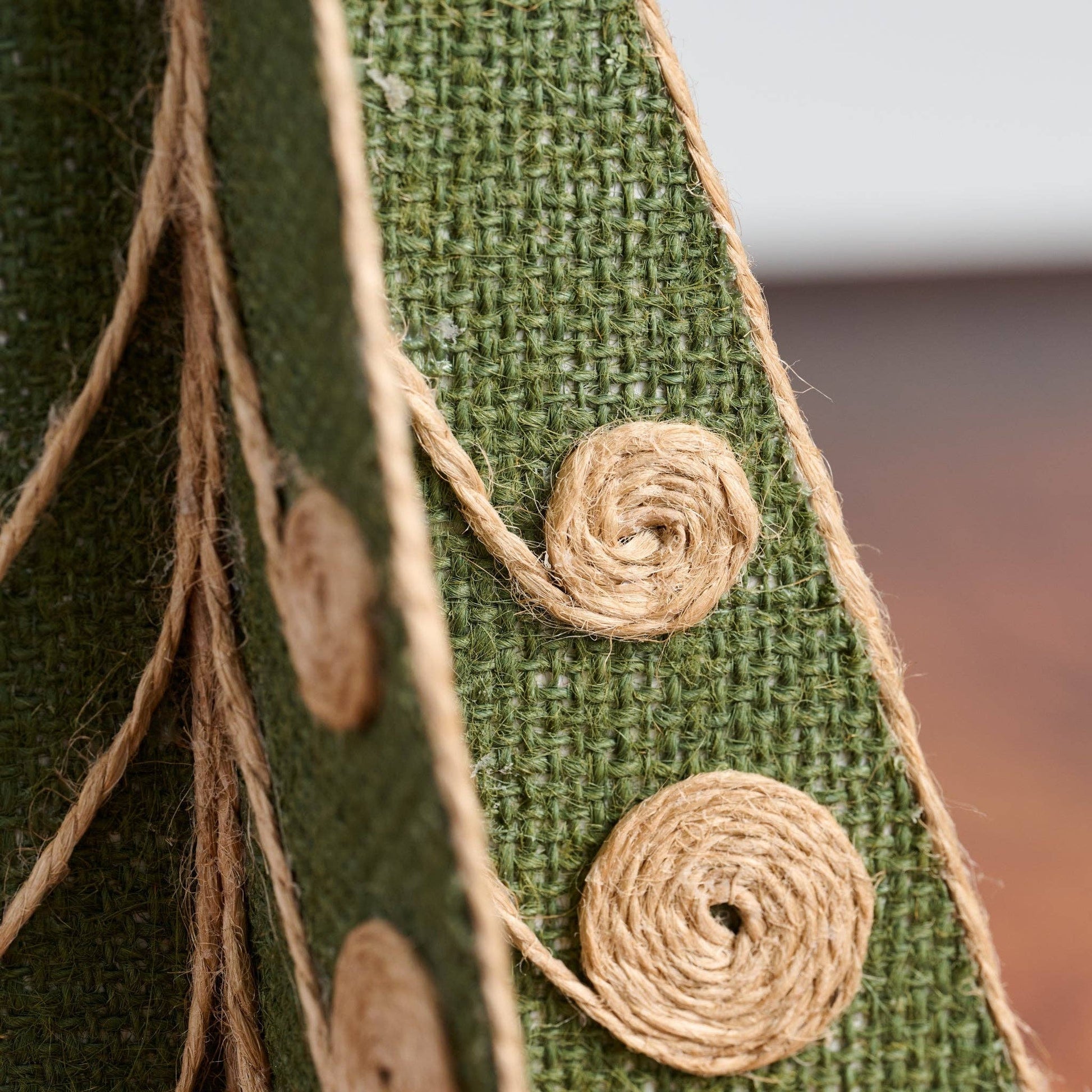 Jolly Jute Tree - 10" - Recetas Fair Trade