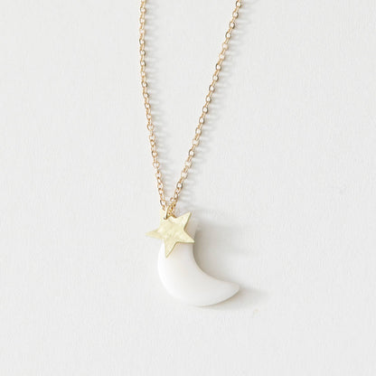 Luna Medium Moon Pendant - Recetas Fair Trade