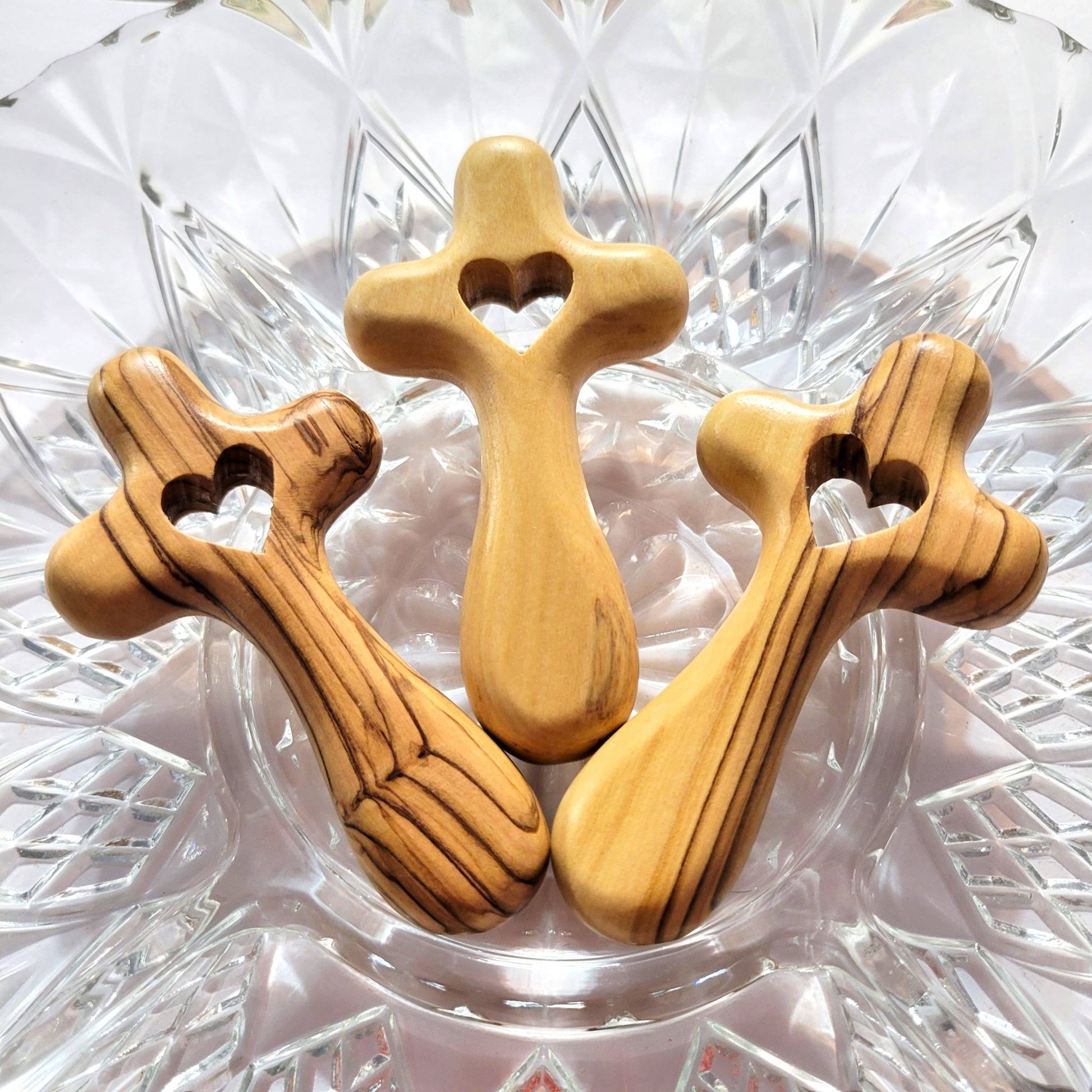 Mini Olive Wood Comfort Holding Cross with Heart - Recetas Fair Trade