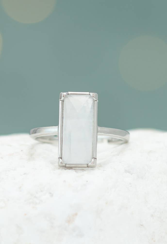 Moonlit Grace Ring in Silver & Moonstone - Recetas Fair Trade