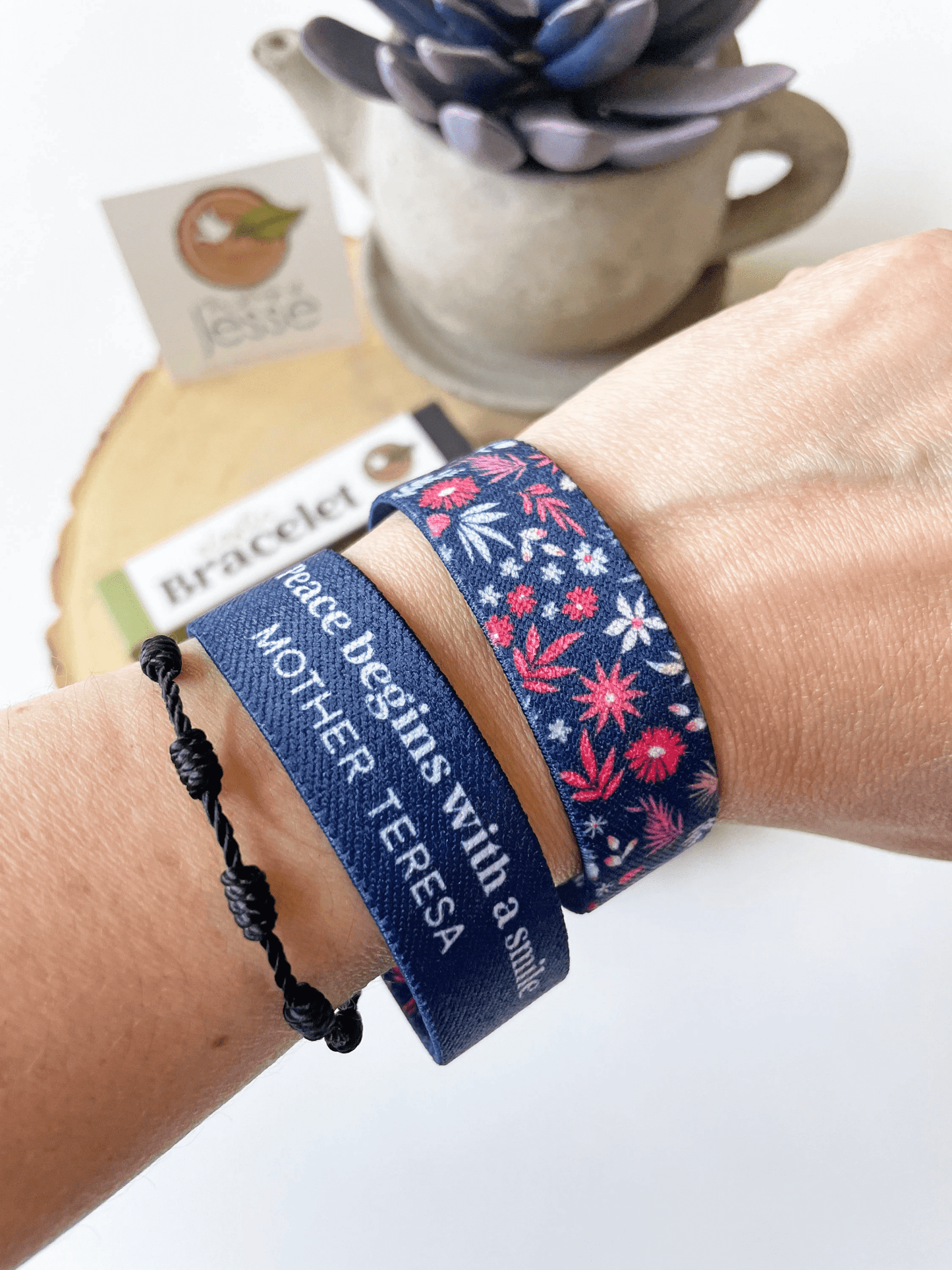 Mother Teresa Reversible Elastic Bracelet - Recetas Fair Trade