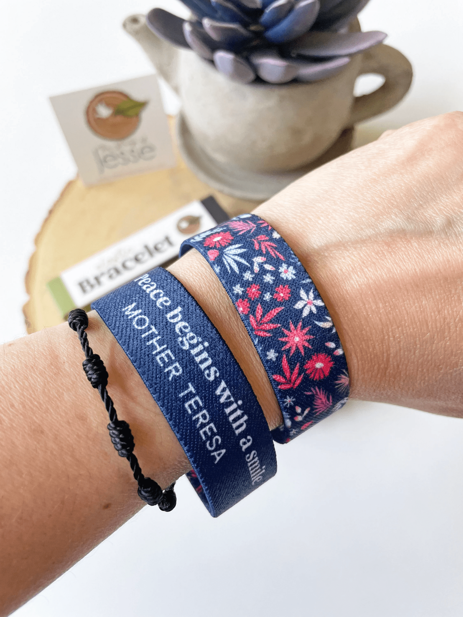 Mother Teresa Reversible Elastic Bracelet - Recetas Fair Trade