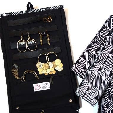Wayfarer Jewelry Roll Travel Case - Black Matchstick - Recetas Fair Trade